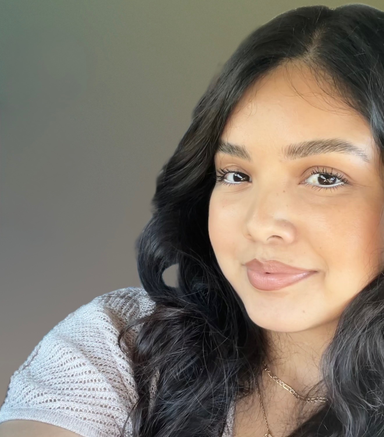 Izaura Solis, independent nail artist at Vivre Beauty Studio